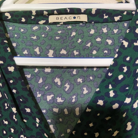 Beacon brand sleeveless top - Picture 3 of 8